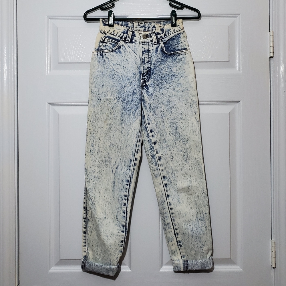 VINTAGE Levi's acid wash high waist mom jeans
